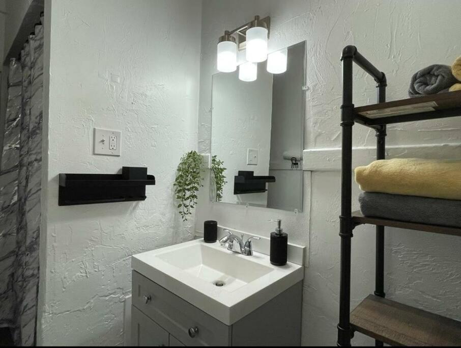 Lovely 2Br W Office Space - King Bed & Alexa Apartment Pittsburgh Exterior photo