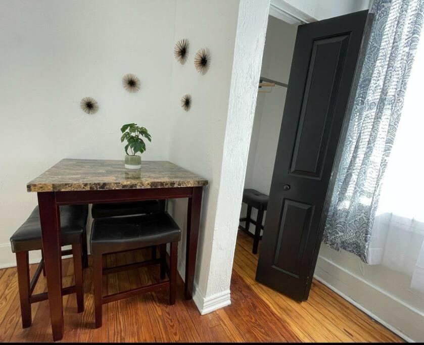 Lovely 2Br W Office Space - King Bed & Alexa Apartment Pittsburgh Exterior photo